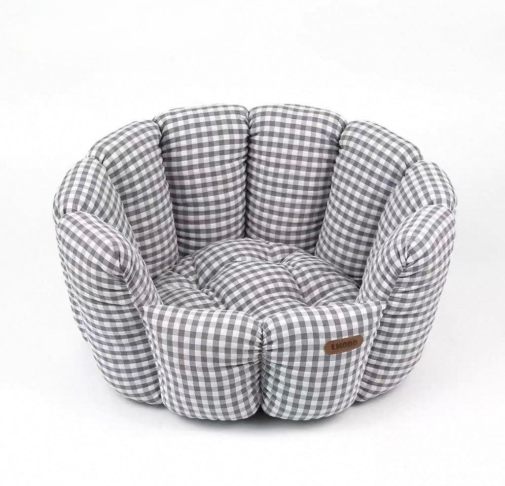 Gingham Bloom Pet Nest 🐾