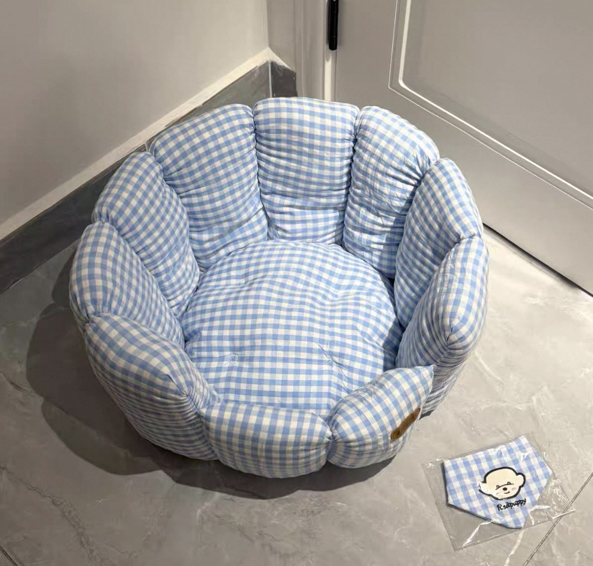 Gingham Bloom Pet Nest 🐾