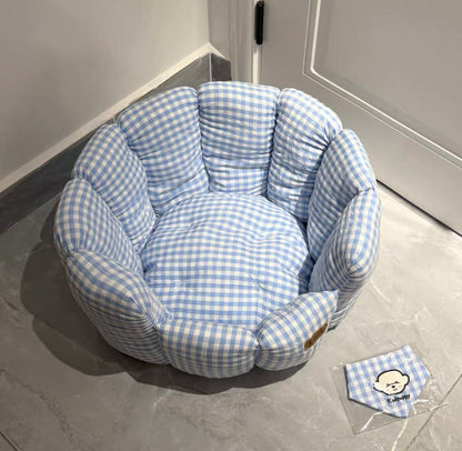 Gingham Bloom Pet Nest 🐾