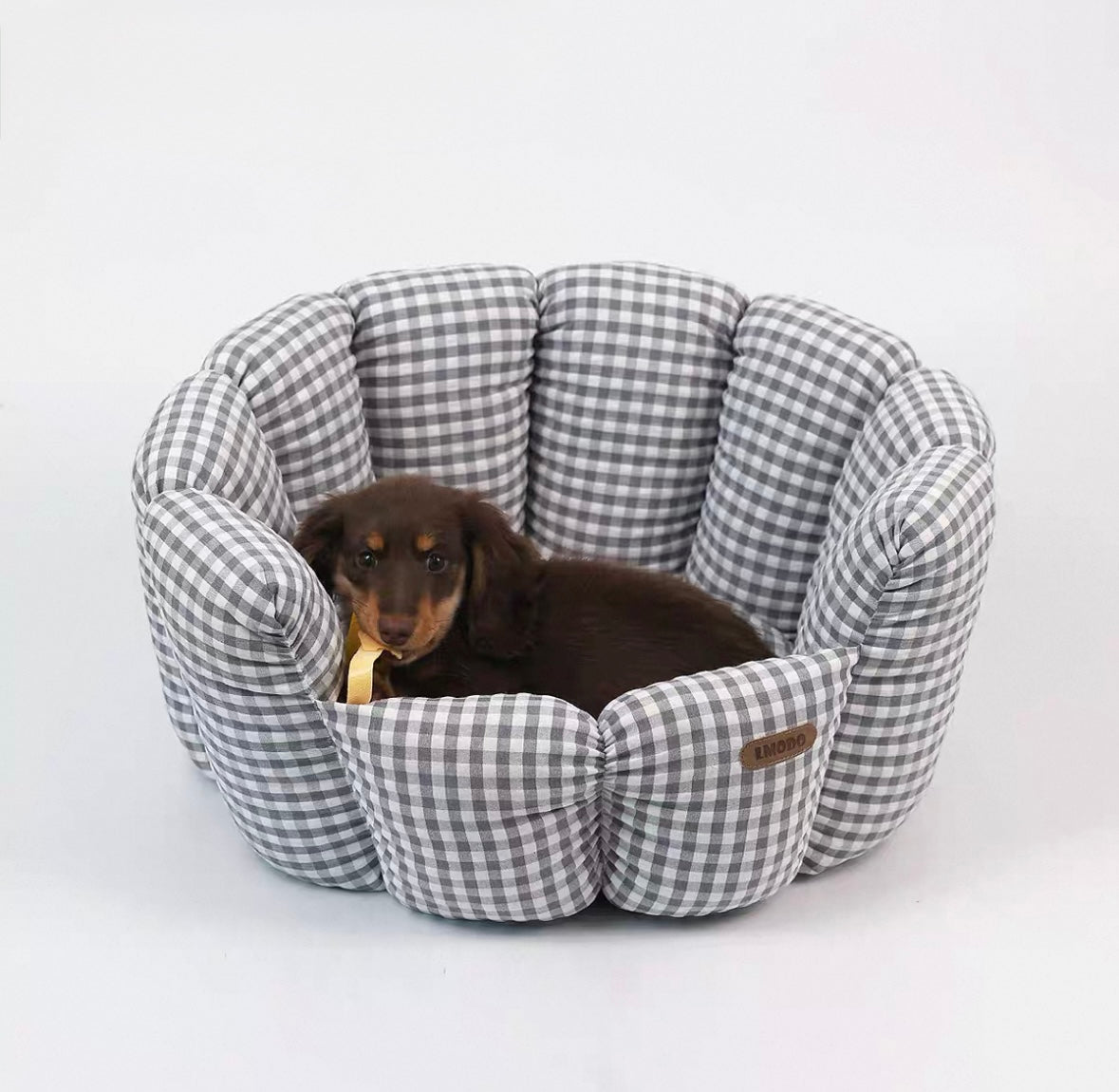 Gingham Bloom Pet Nest 🐾