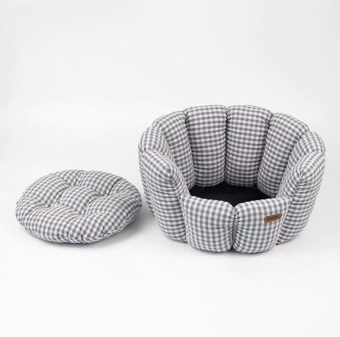 Gingham Bloom Pet Nest 🐾