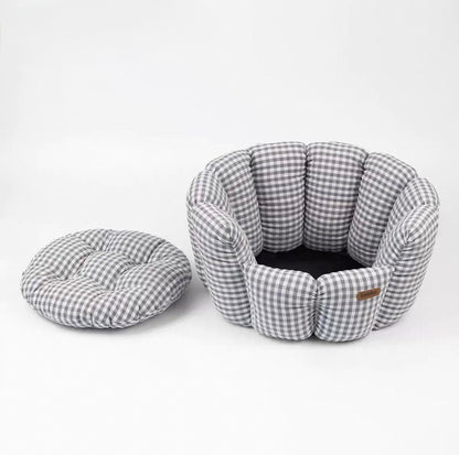 Gingham Bloom Pet Nest 🐾