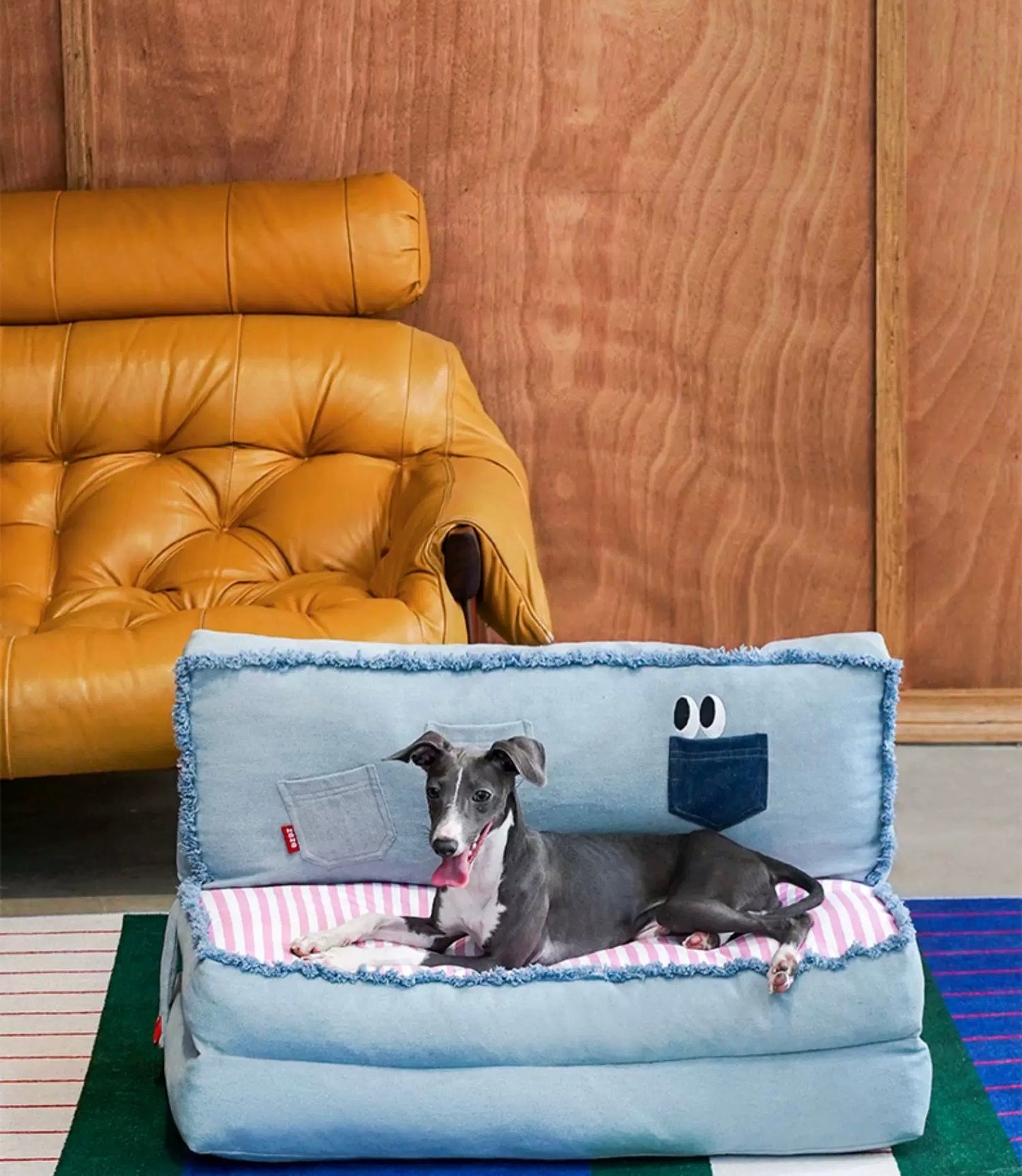 Blueberry Tart Retreat for pets highlighting material texture and details