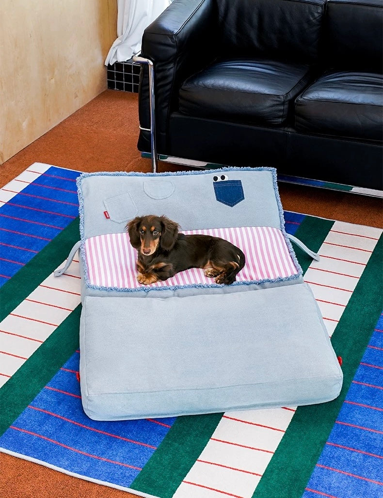 Blueberry Tart Retreat for pets showing side profile and structure