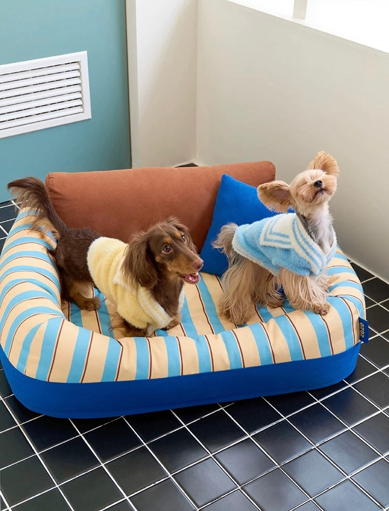 Macaron Cozy Spot for pets showing back design and coverage