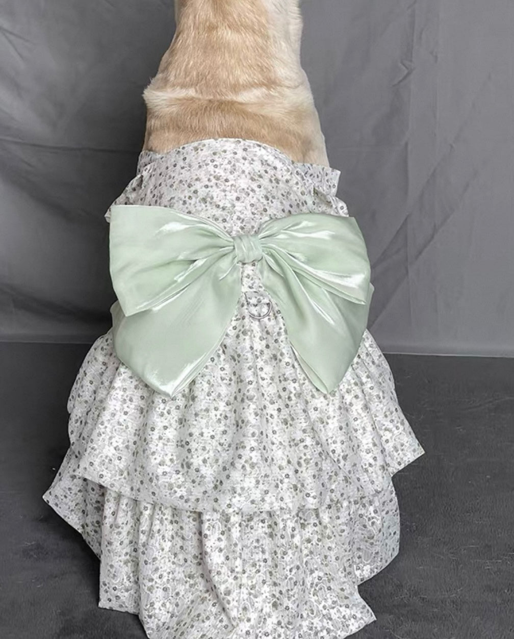Breathable Princess
Dress for Large Dogs - Featuring a Big Bow and Elegant Skirt Design
